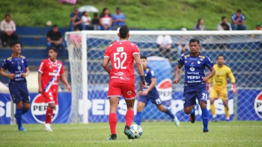 La única vez que Xelajú y Cobán se enfrentaron en el Apertura 2024 fue el 28 de septiembre, por la novena fecha. El encuentro finalizó 0-0.