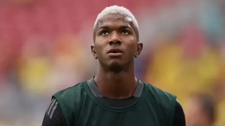 Jeyland Mitchell ante la noticia que tanto anhelaba.