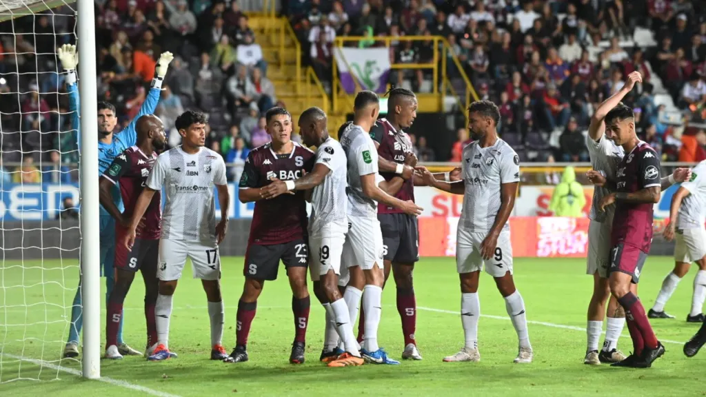 La última vez que se vieron las caras, el 28 de septiembre, Saprissa le ganó 1-0 a Herediano con la anotación de Javon East. (Foto: Albert Marín / La Teja)