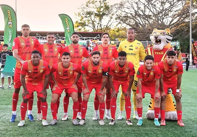 Herediano aplastó a Saprissa en el Carlos Alvarado (SC Herediano).