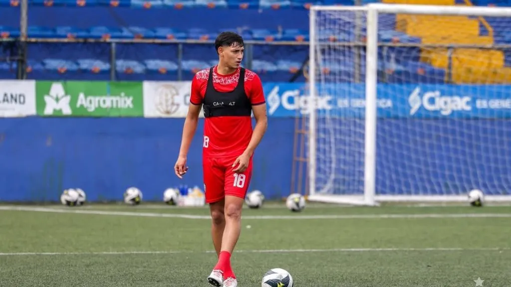 Joseth Peraza interesa en Alajuelense y Saprissa.
