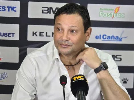 Jeaustin Campos prepara una limpia en el plantel de Real España tras no llegar a la final de Honduras