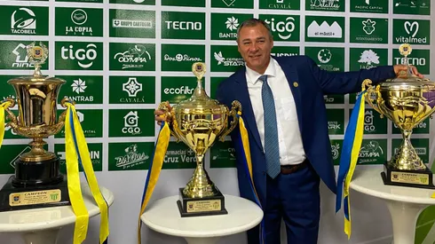 Mauricio Tapia es presentado en Antigua y confirma los refuerzos que tanto quería la afición