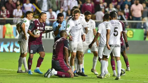 Herediano lo hizo de nuevo: Jafet Soto se vengó de Saprissa y quiere quitarle a Alajuelense lo más preciado.