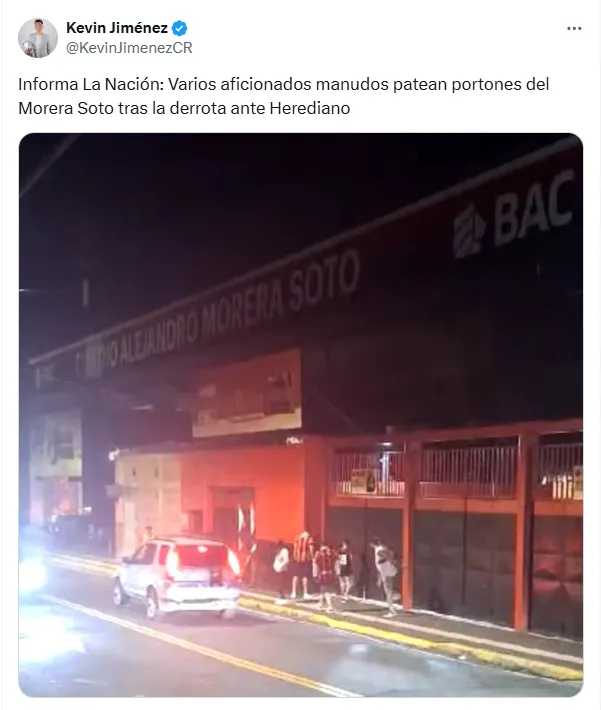 La afición manuda no toleró la derrota de Alajuelense ante Herediano. (x.com)