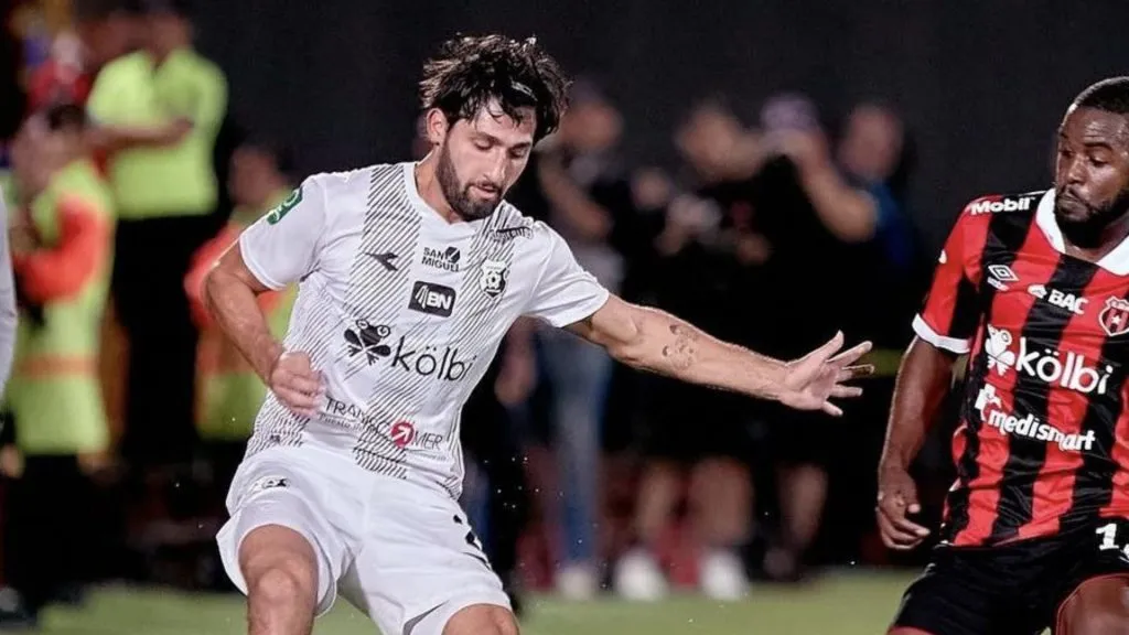 Aarón Salazar podría pasar como agente libre a Saprissa.