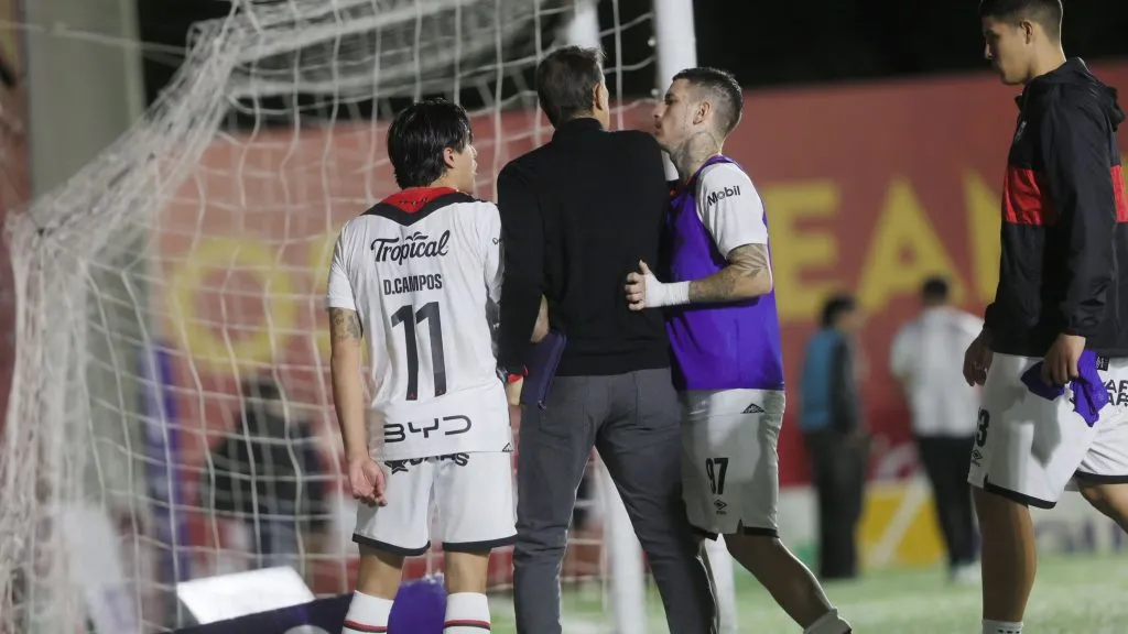 Los futbolistas de Alajuelense se marcharon sin hablar con la prensa.