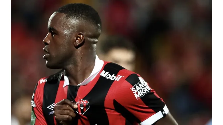 Confirmado: Joel Campbell vuelve a Alajuelense y así lo hace saber