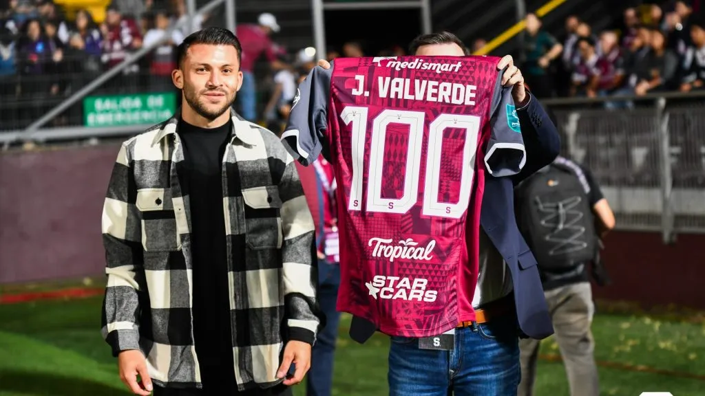 Jefry Valverde continuará jugando en Saprissa.