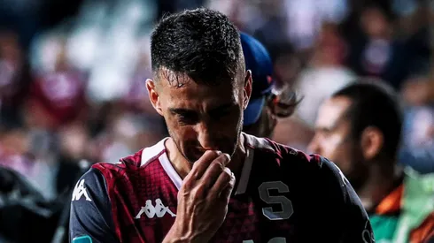 Mariano Torres sacude a Saprissa.