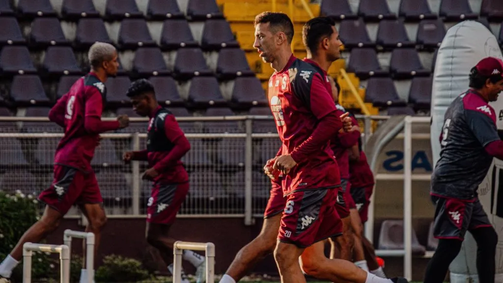 Mariano Torres no se presentó a entrenar este viernes.