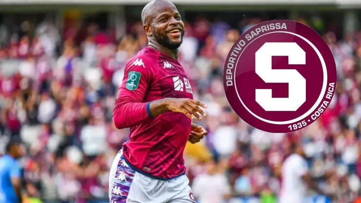 Javon East sonríe mientras Saprissa la pasa mal.