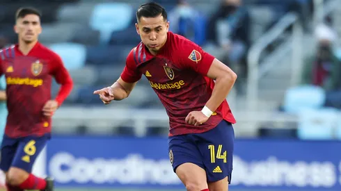 El delantero chapín recibió novedades de su equipo.