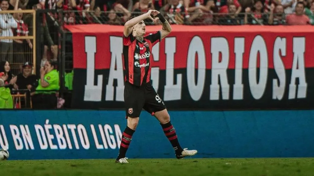 Anderson Canhoto continuará jugando en Alajuelense.