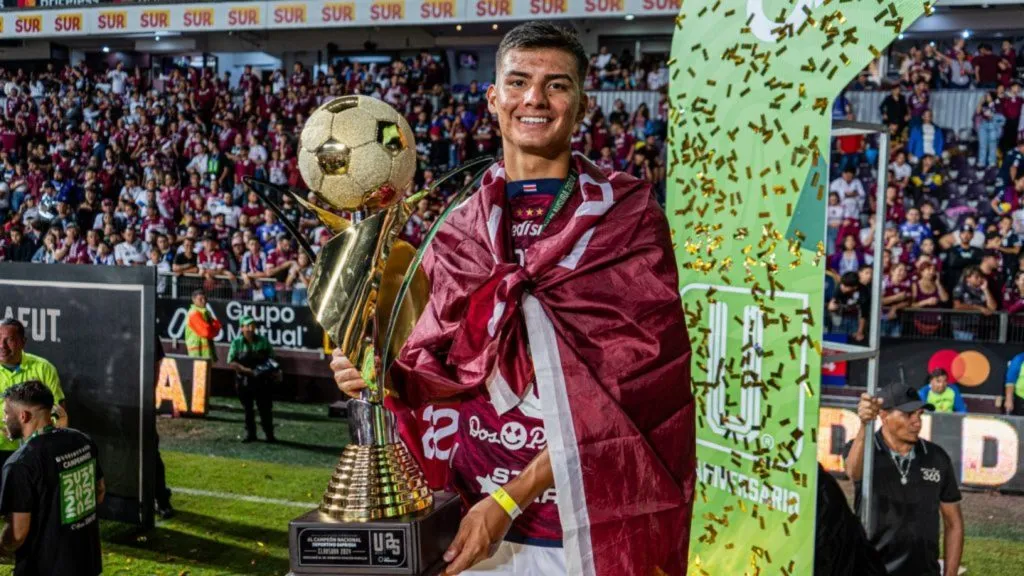 Gino Vivi regresa a Saprissa desde Portugal.