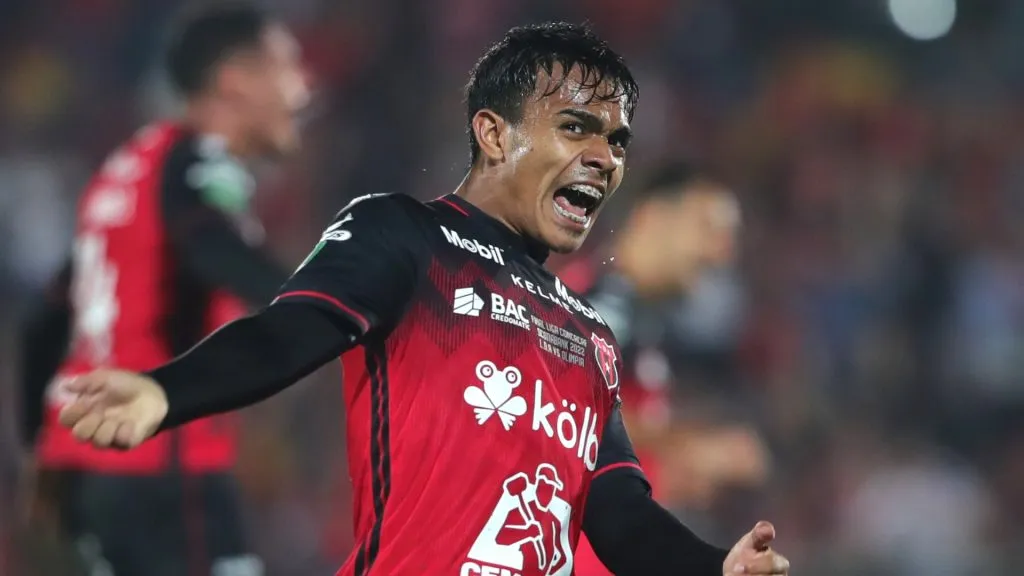 Aaron Suárez podría irse cedido en este mercado.