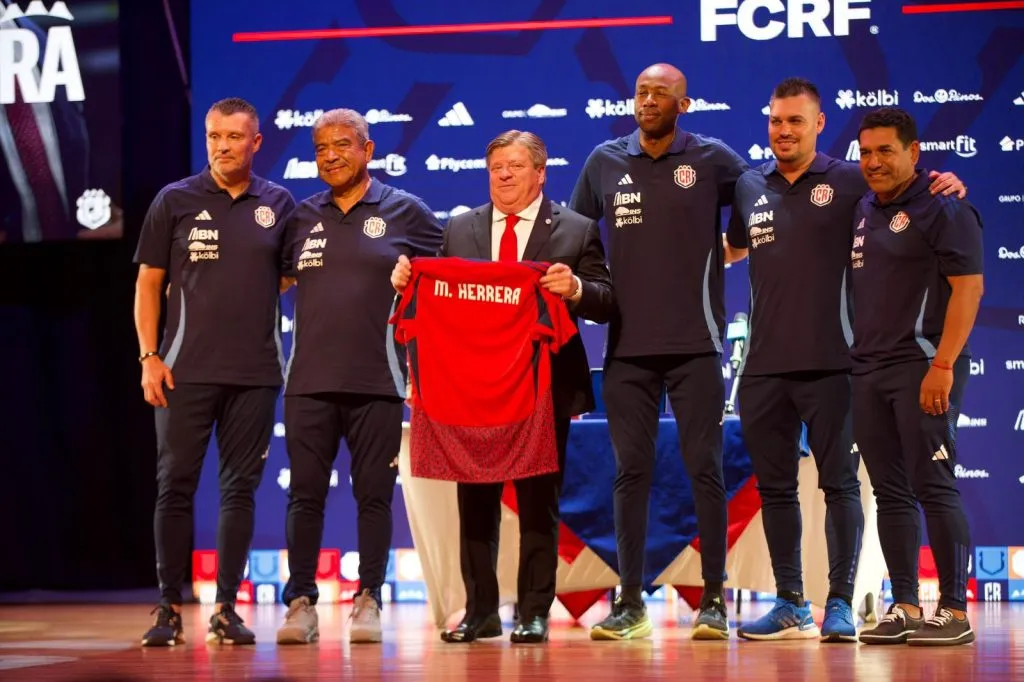 Miguel Herrera tuvo su presentación oficial en Costa Rica (Adrían García).