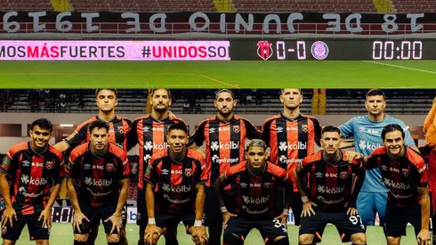 Figura de Alajuelense responde a las críticas.