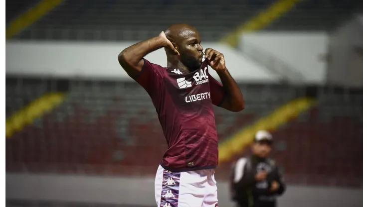 Pone la firma: Javon East recibe la propuesta que esperaba tras ser echado de Saprissa