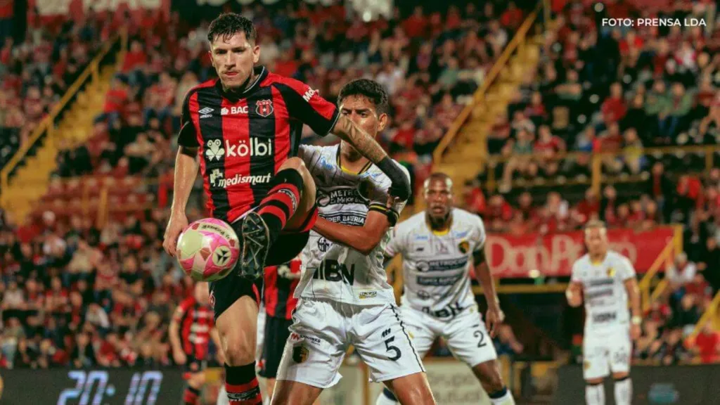 La última vez que se vieron las caras, el 16 de noviembre, Alajuelense empató 2-2 con Liberia en el Morera Soto. (Foto: LDA)