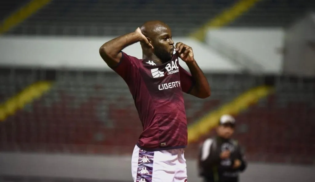Saprissa no logra olvidar a Javon East (Saprissa).