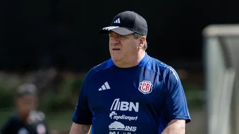 "Por el manejo del vestidor": así fue la primera pelea del Piojo Herrera en Costa Rica.