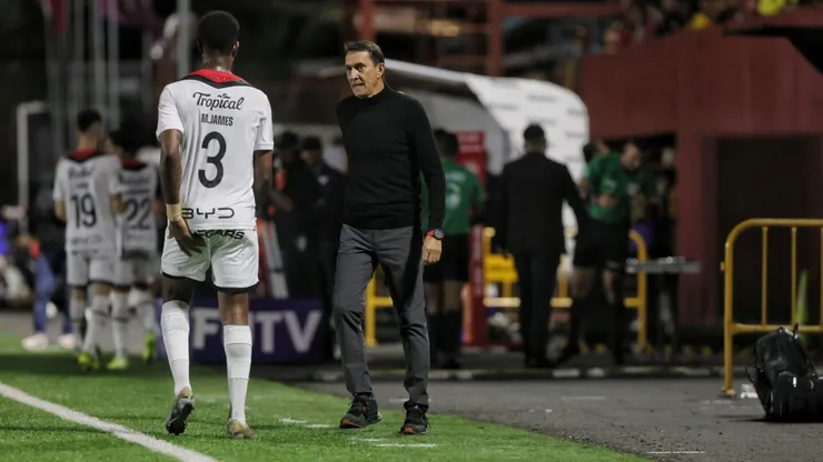 Guimaraes no le hizo lugar y Alajuelense lo cedió a Europa