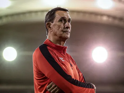 Sin lugar en el equipo, Guimaraes le marca la salida a otro jugador de Alajuelense