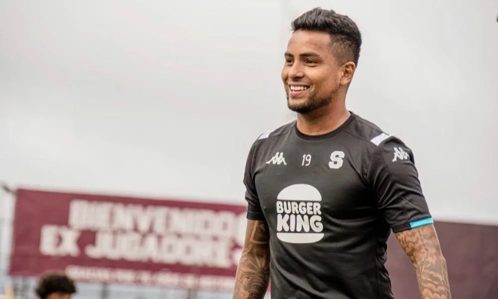 Zamora se vio envuelto en una gran polémica en Saprissa (Saprissa).