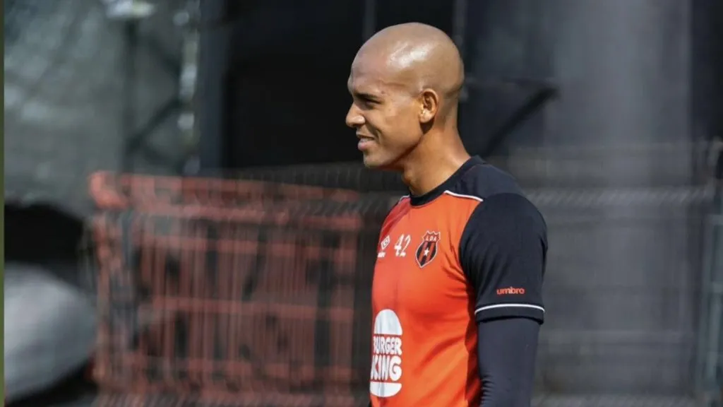 Miguel Aju deja Alajuelense y se va a AD Santos.