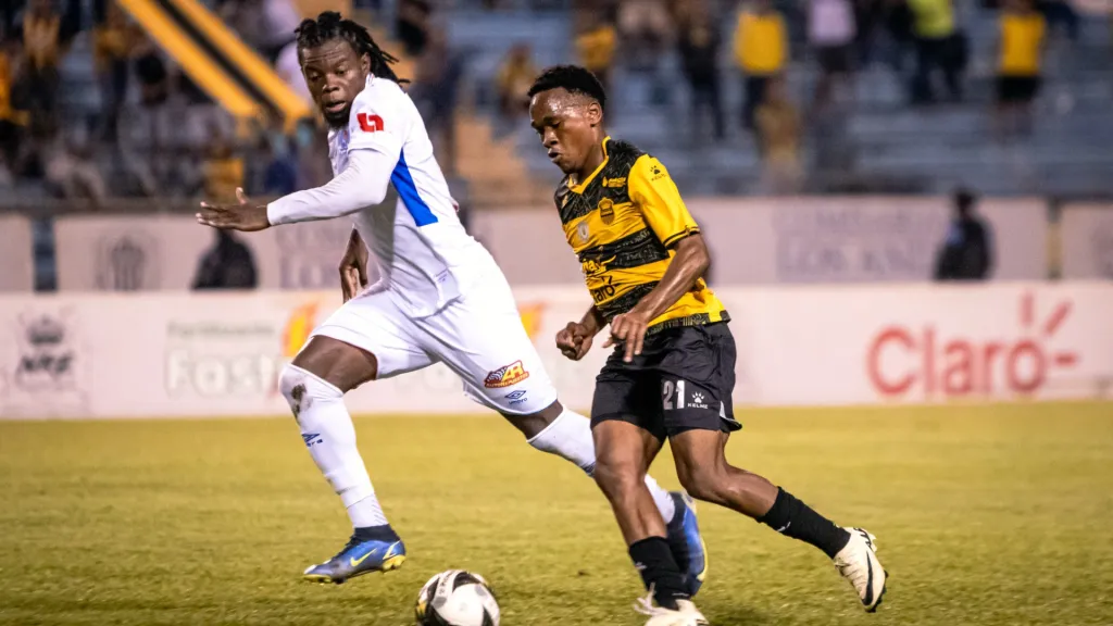 El último partido entre ambos, disputado el 6 de noviembre, lo ganó 1-0 Olimpia con el tanto de José Mario Pinto. (Foto: Real España)