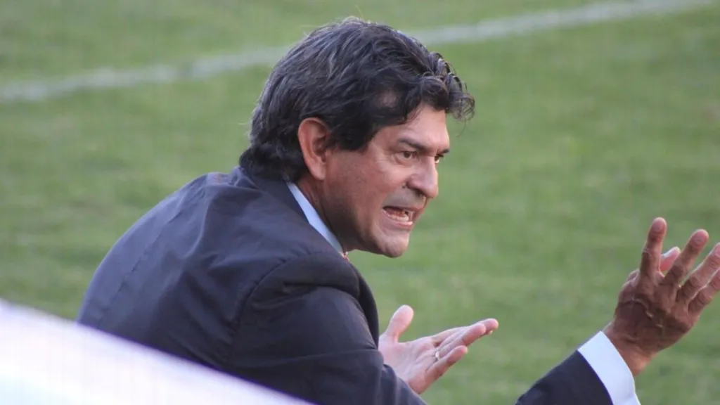 Uno de los grandes estigmas de José Cardozo en Municipal fueron los clásicos: se midió 11 veces a Comunicaciones y solo ganó uno. (Foto: ESPN)