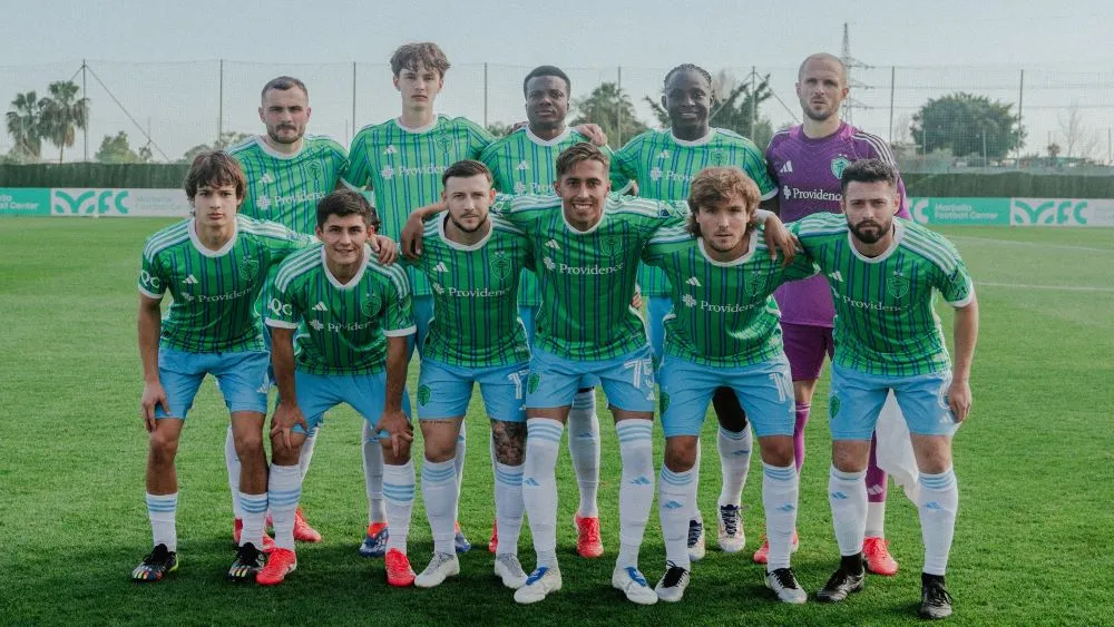 Sebastián Gómez está ubicado en el primer lugar de abajo desde la izquierda. (Cortesía: Seattle Sounders)