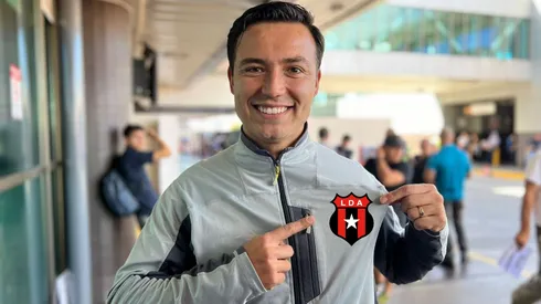 Cubo Torres a Alajuelense: la Liga quiere robarle el goleador a Jafet Soto.