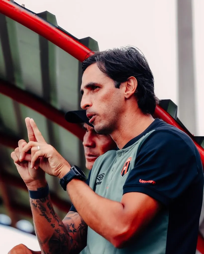 Ruiz no aflojó la intensidad en todo el partido (LDA).