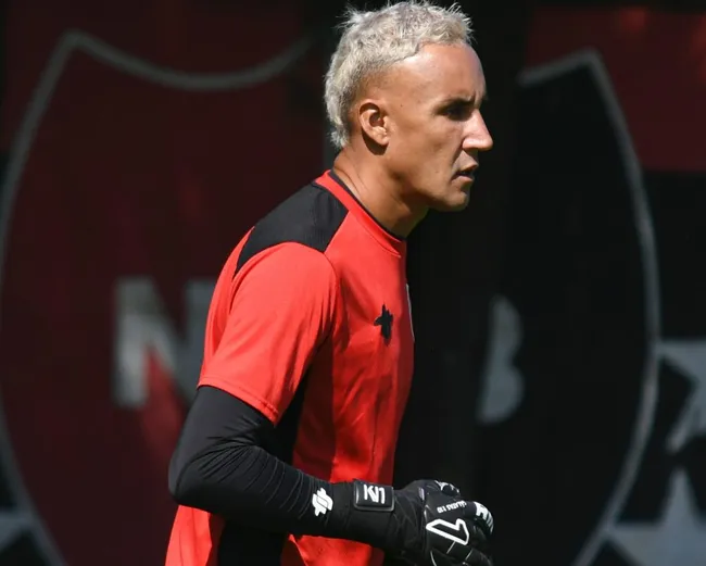 Keylor Navas se prepara para hacer su debut con la Lepra (Newell´s).