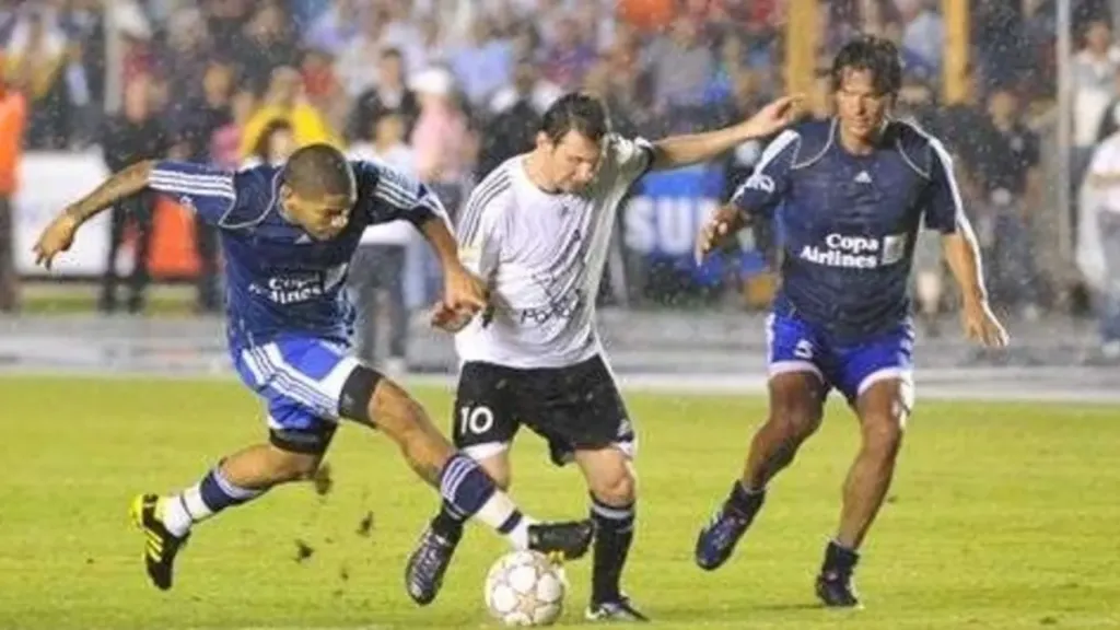 La última vez que Lionel Messi visitó Panamá fue el 15 de julio de 2010. El partido enfrentó a Los Amigos de Messi contra el equipo Resto del Mundo, que cayó 6-4. (Foto: Panamá América)