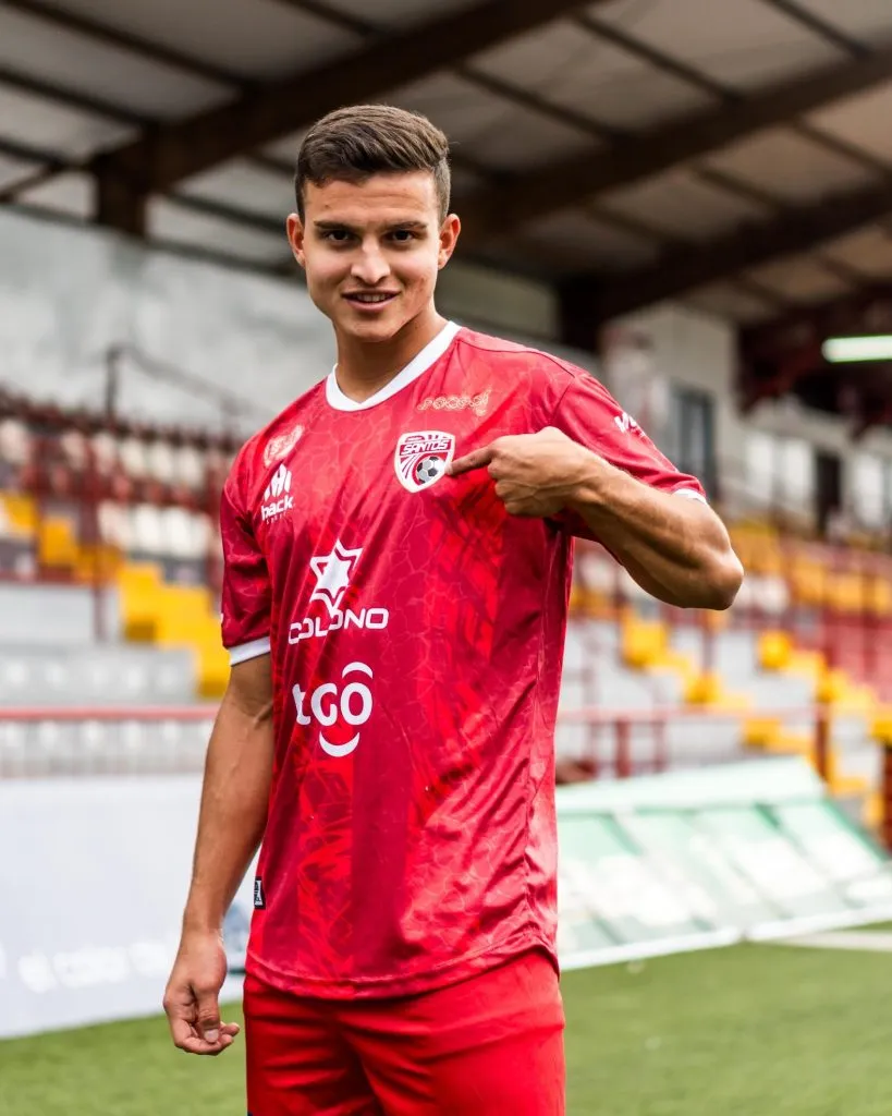 Salazar fue presentado en el equipo de Guápiles (AD Santos).