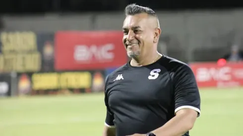 Saprissa le da una sorpresa a Giacone en el cierre del mercado