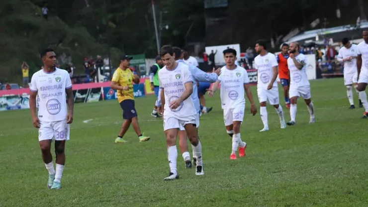 Se agudiza la crisis en Comunicaciones: una noticia golpea al plantel de Ronald González donde más le duele.