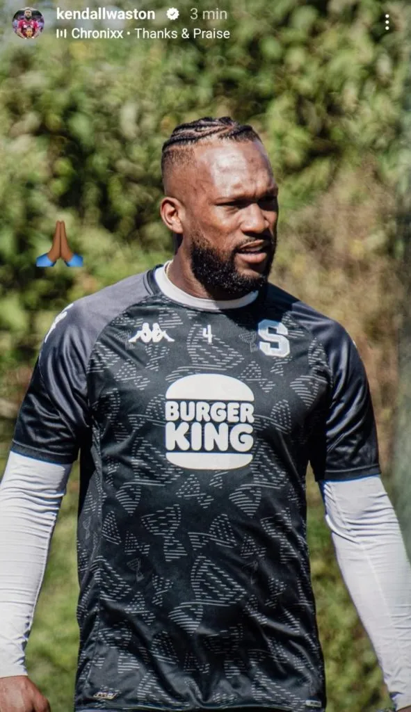 La publicación de Kendall Waston en sus redes sociales.