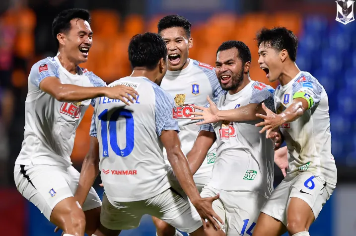 Freddy Álvarez con el BG Pathum United F. C.