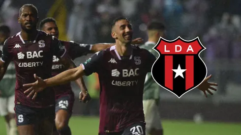 Mariano Torres festeja el 3-0 convertido en el último Clásico Nacional.