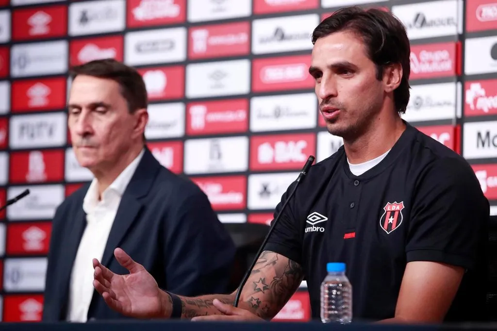 Bryan Ruiz y  Alexandre Guimaraes