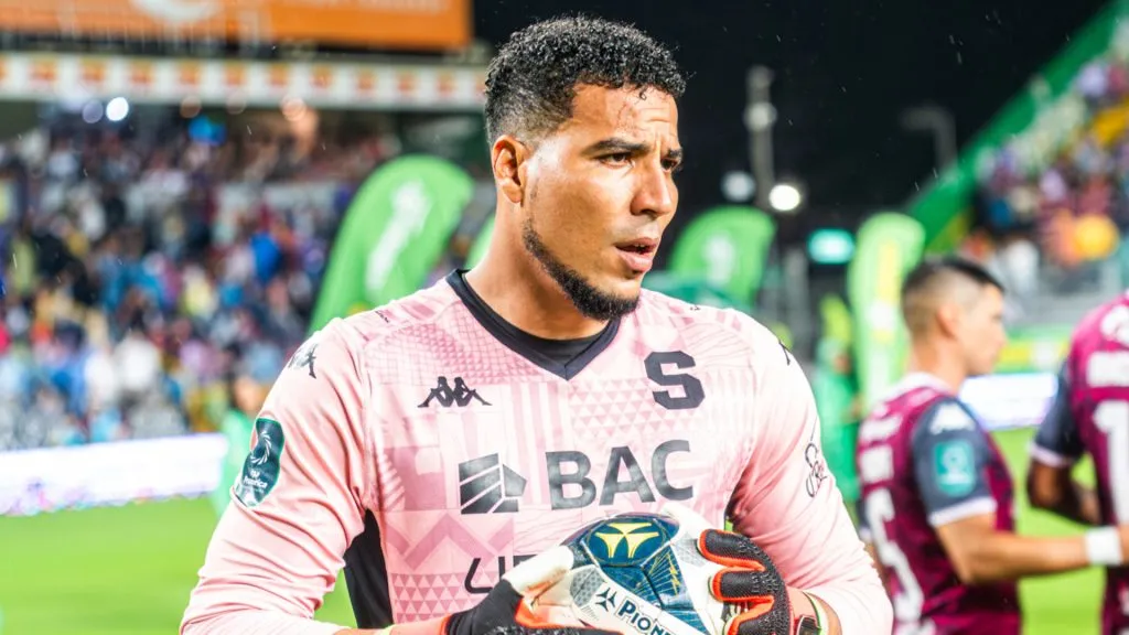 Alvarado es una de las pocas garantías que tiene Saprissa (Deportivo Saprissa).