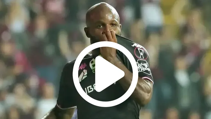 Javon East marca un golazo en Israel.