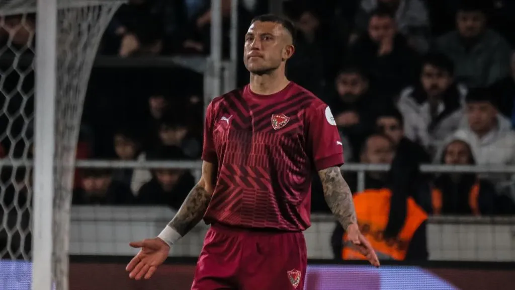 Calvo enfrenta un momento de incertidumbre en Turquía (Hatayspor FC).