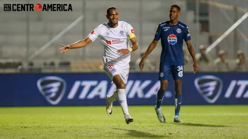 ¡Noche para todos los tiempos! Jerry Bengtson tuvo un partido histórico frente a Motagua. (Foto: David García Márquez)