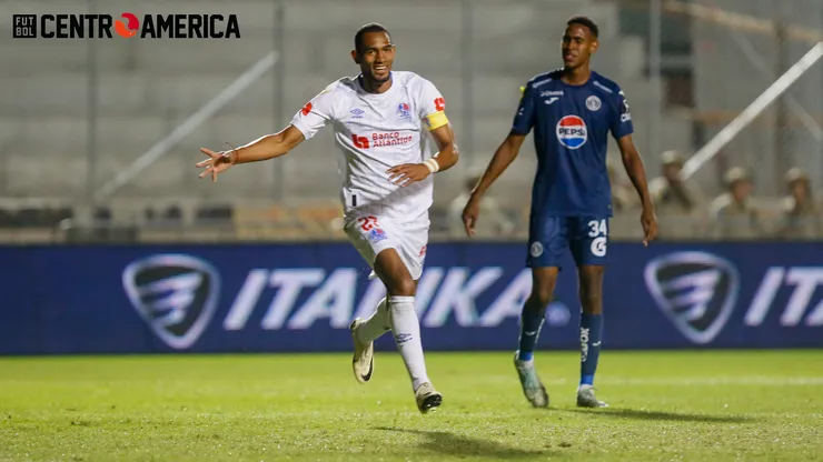 ¡Noche para todos los tiempos! Jerry Bengtson tuvo un partido histórico frente a Motagua. (Foto: David García Márquez)