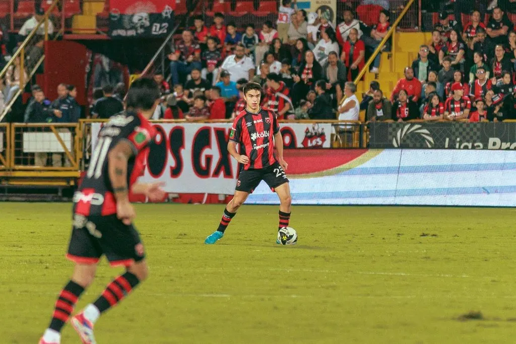 Van der Putten es uno de los líderes de la defensa manuda (LDA).